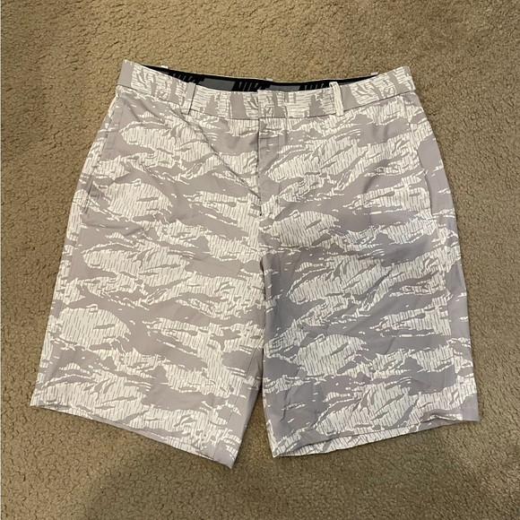 Nike Dri Fit tour performance snow tiger camo golf shorts standard fit sz 36 - Picture 1 of 3